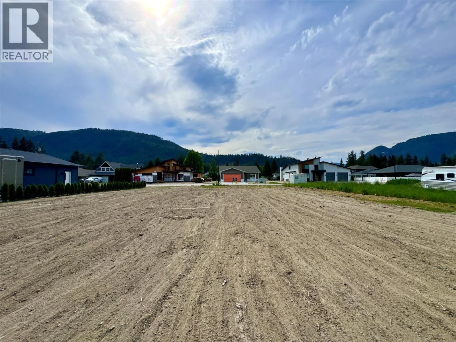 817 Hemlock Crescent S