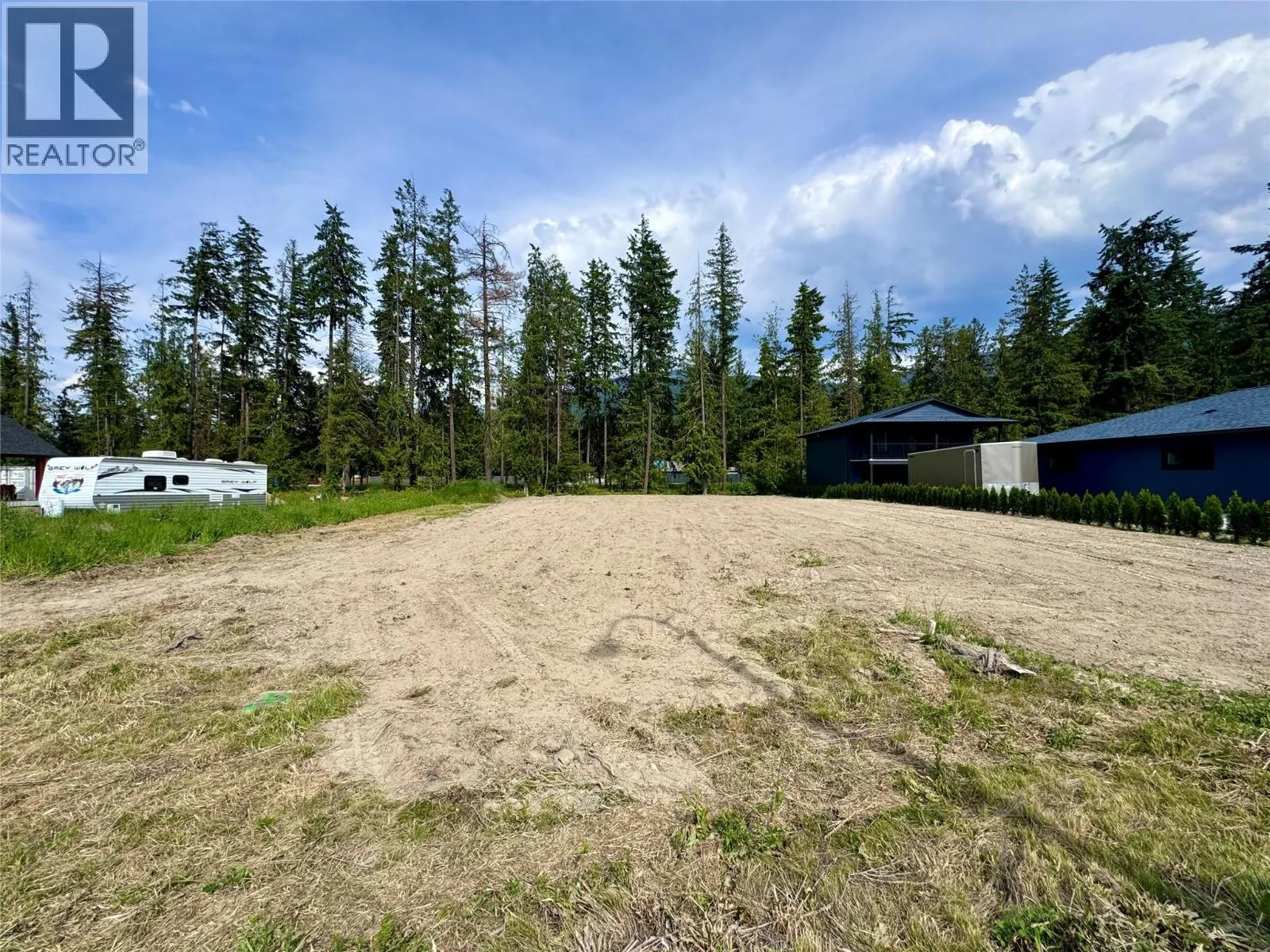 817 Hemlock Crescent S