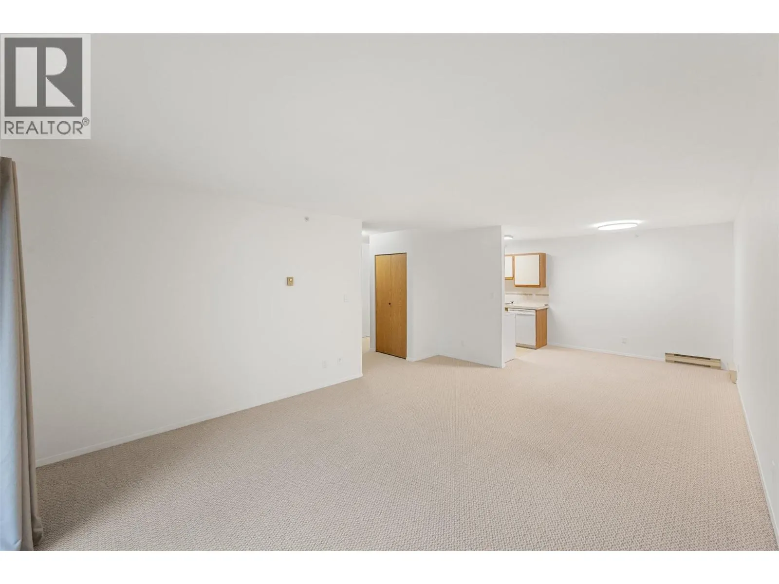 284 YORKTON Avenue Unit# 404