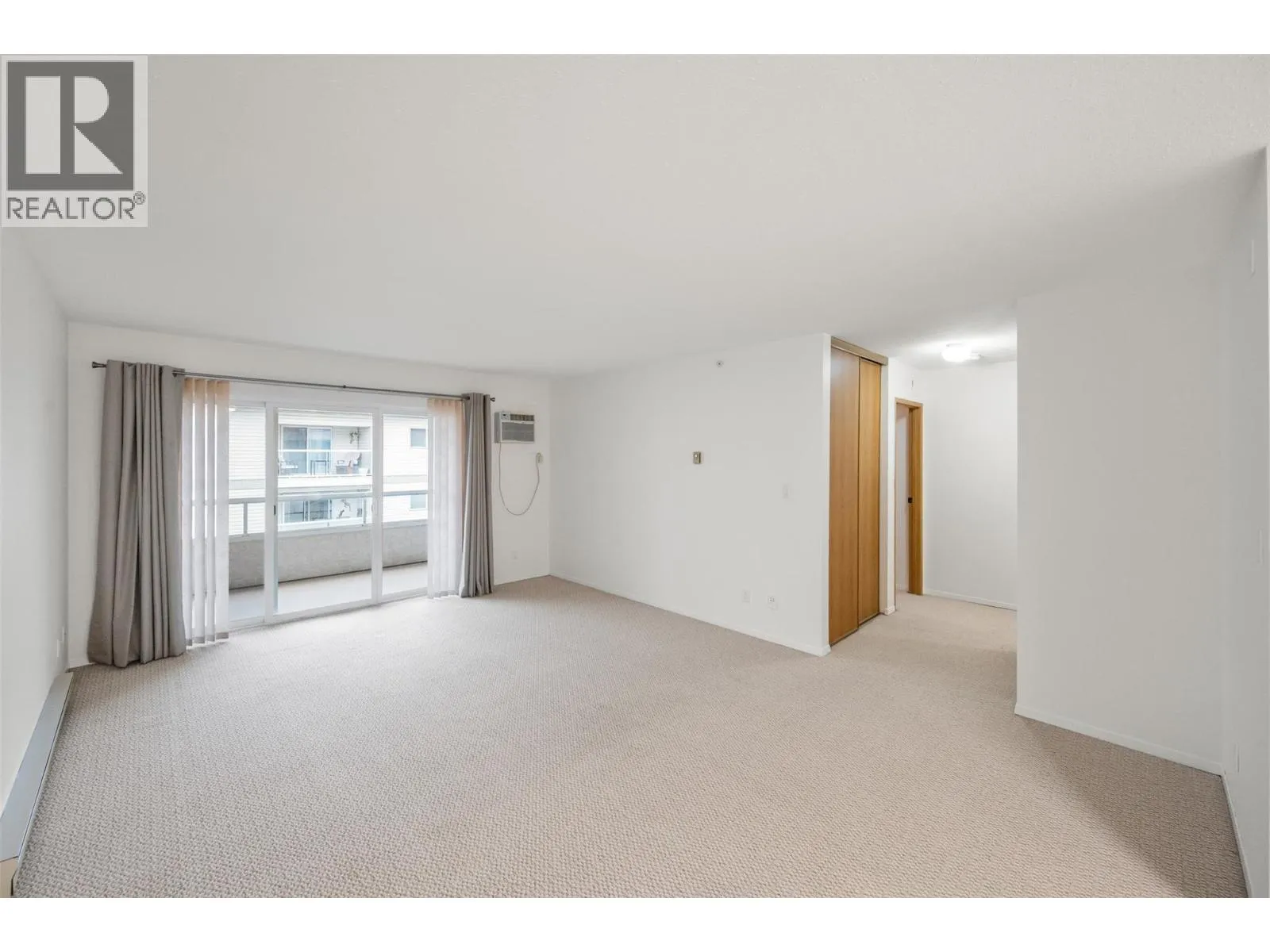 284 YORKTON Avenue Unit# 404