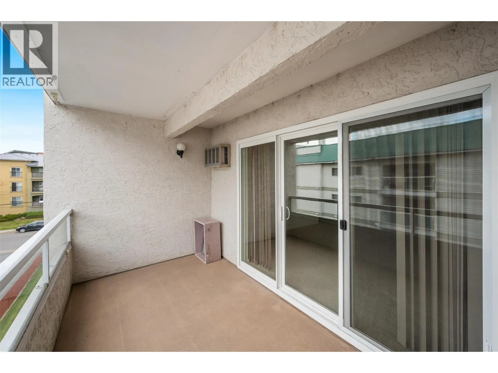 284 YORKTON Avenue Unit# 404