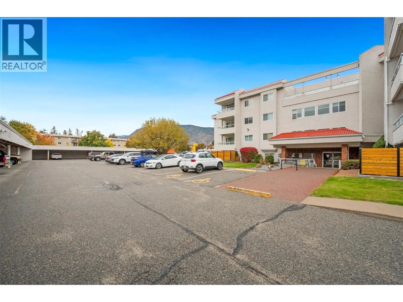 284 YORKTON Avenue Unit# 404