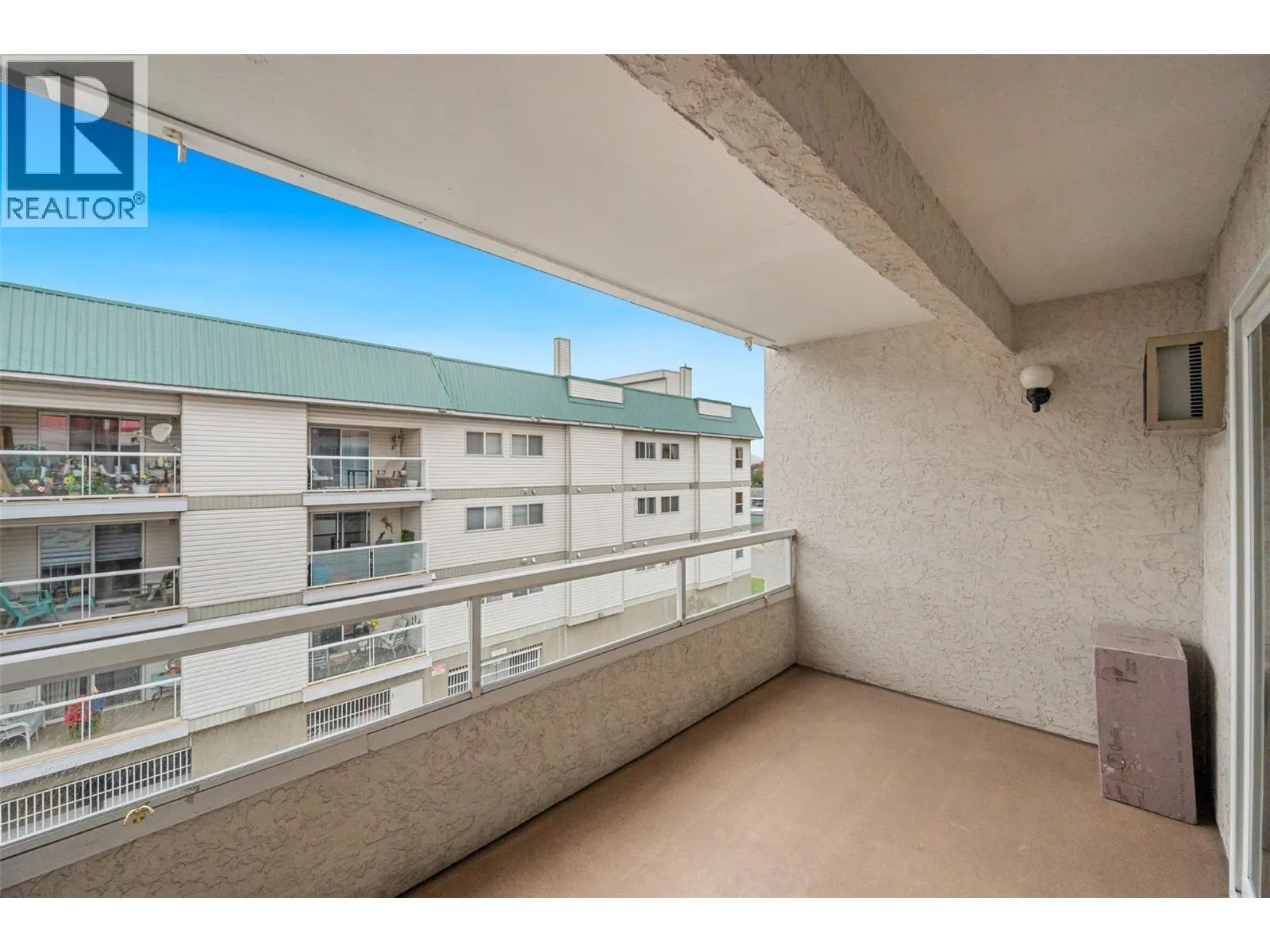 284 YORKTON Avenue Unit# 404