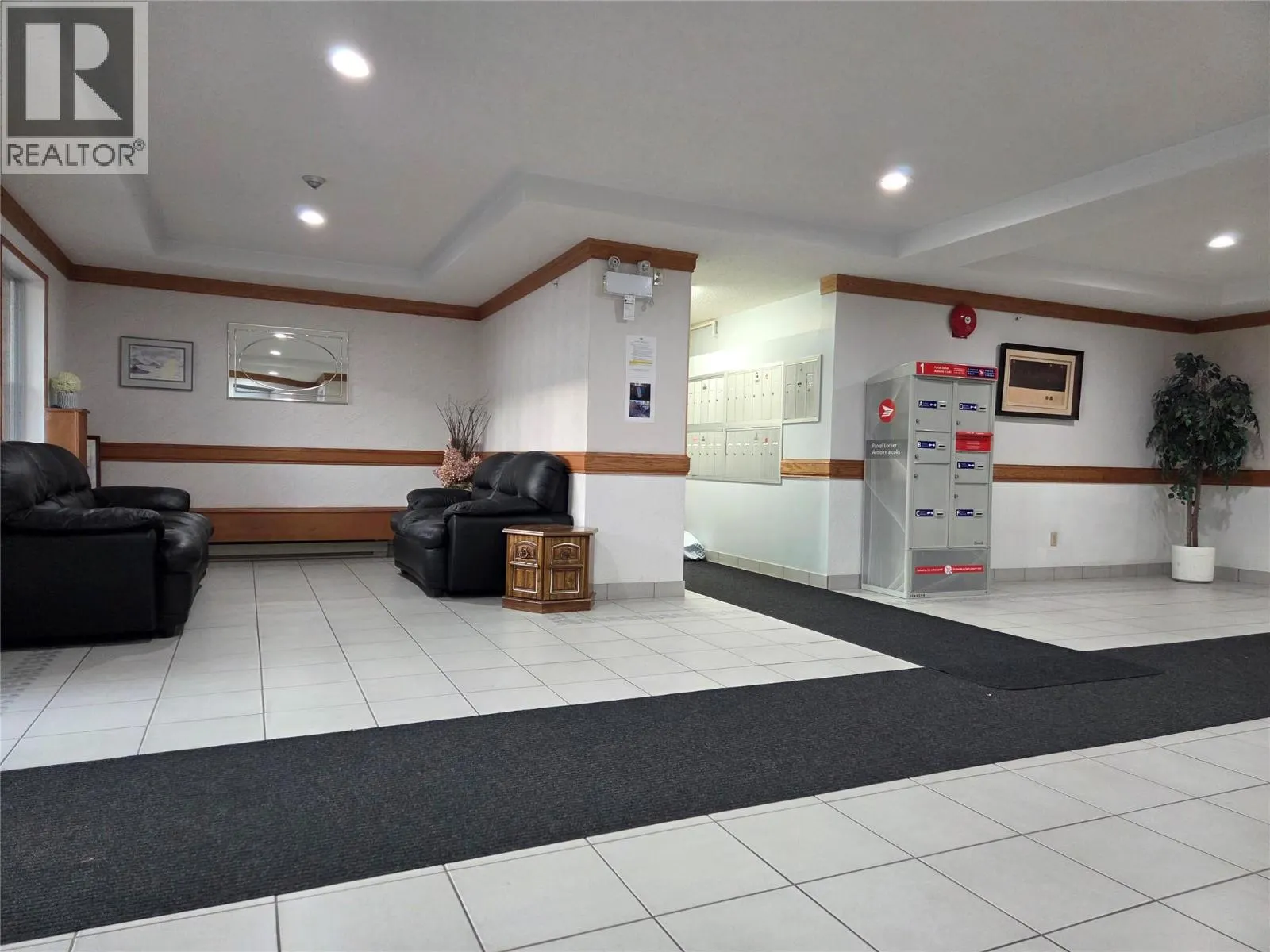 284 YORKTON Avenue Unit# 404