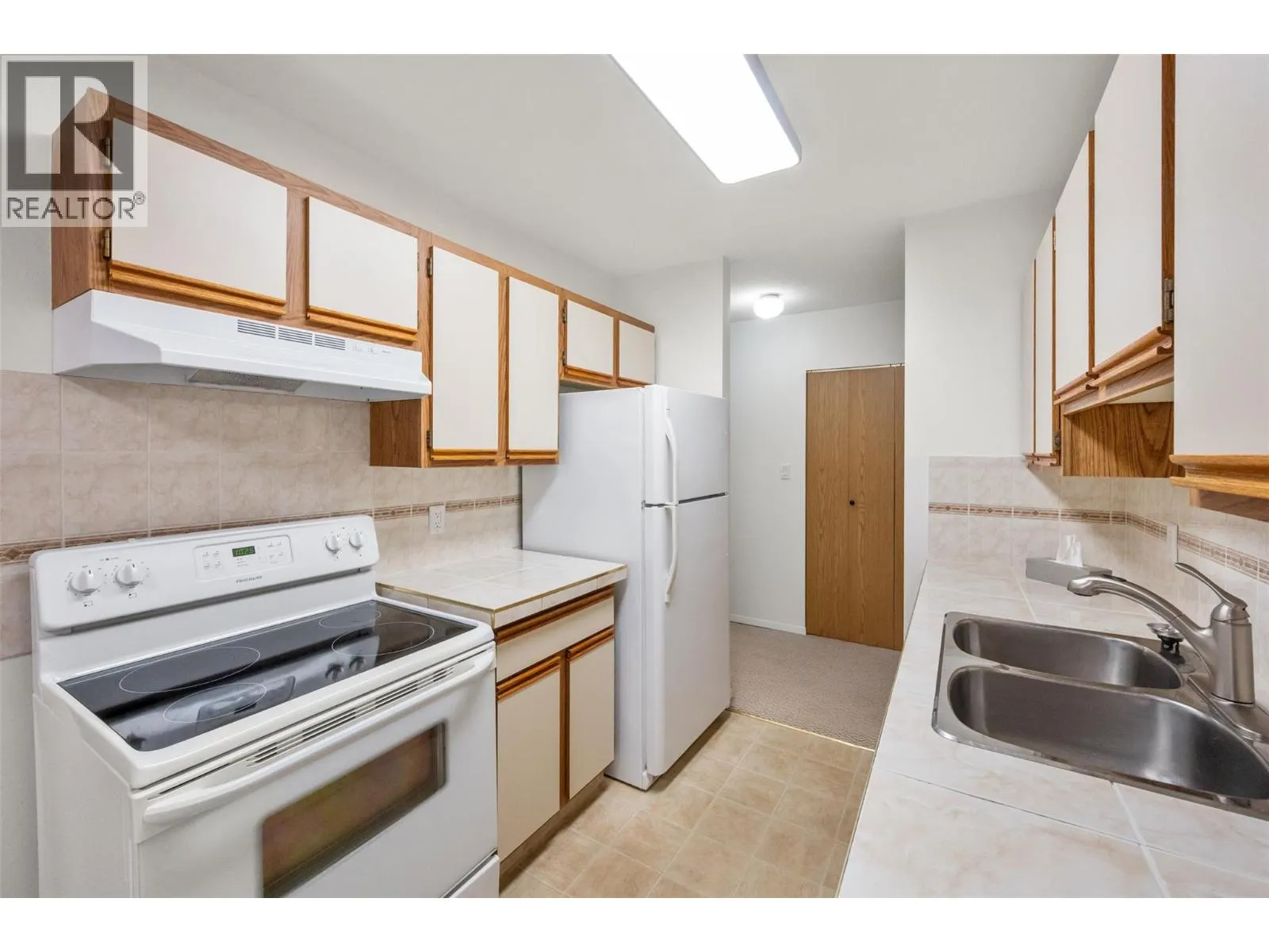284 YORKTON Avenue Unit# 404