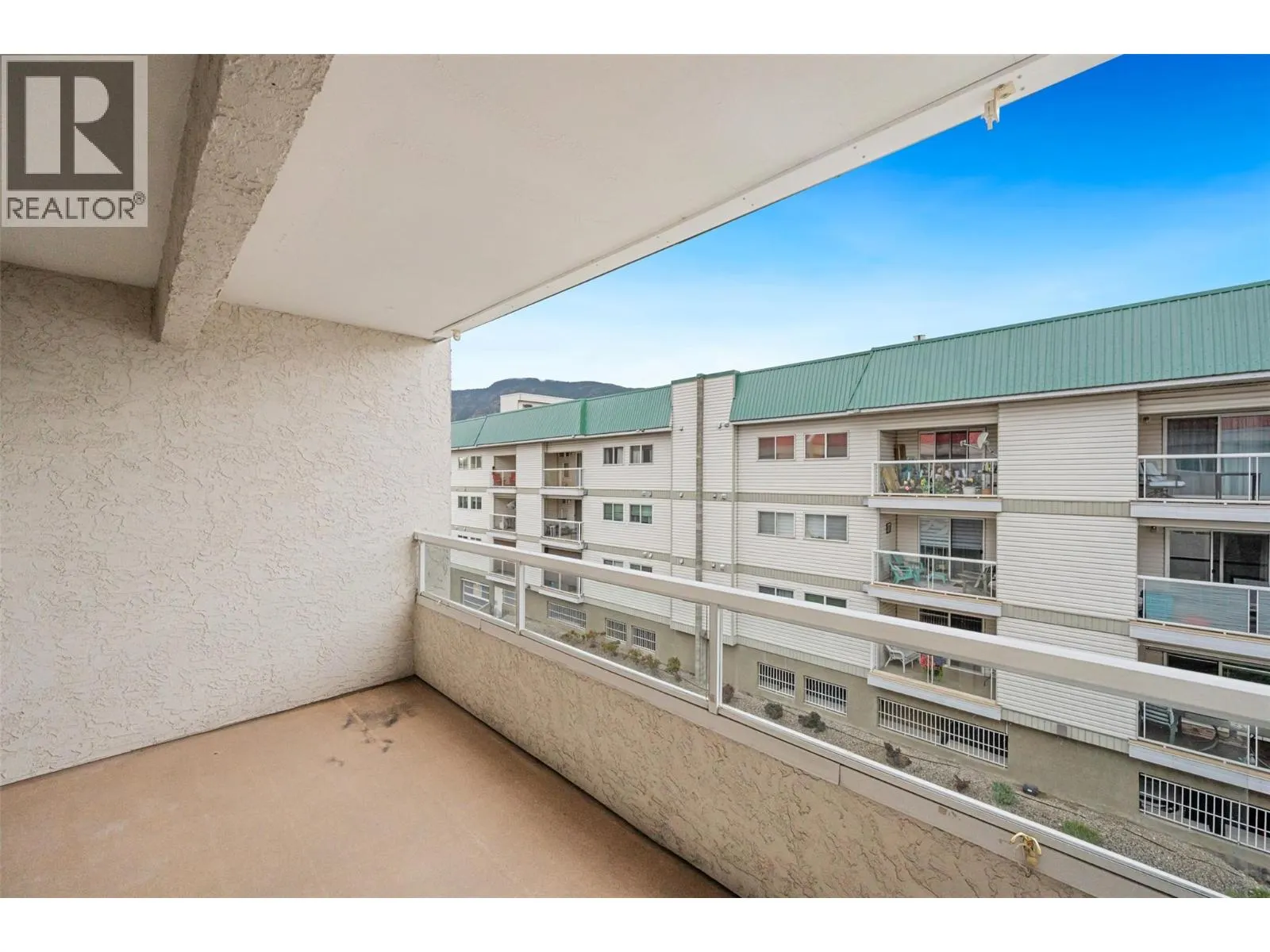 284 YORKTON Avenue Unit# 404