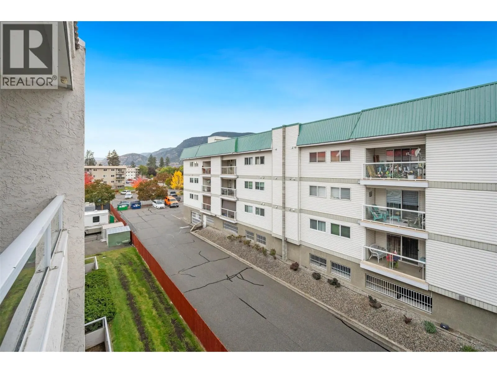284 YORKTON Avenue Unit# 404