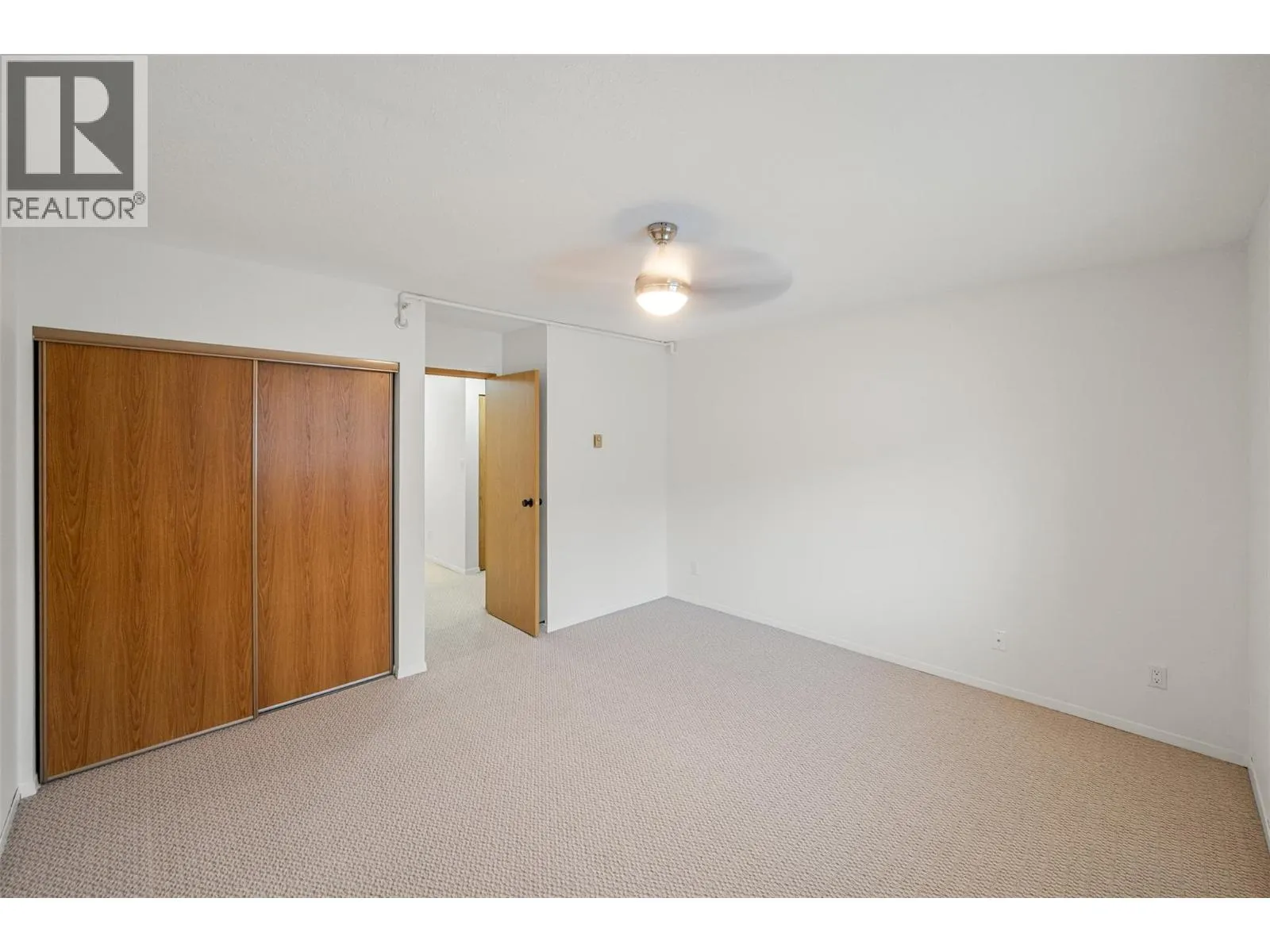 284 YORKTON Avenue Unit# 404