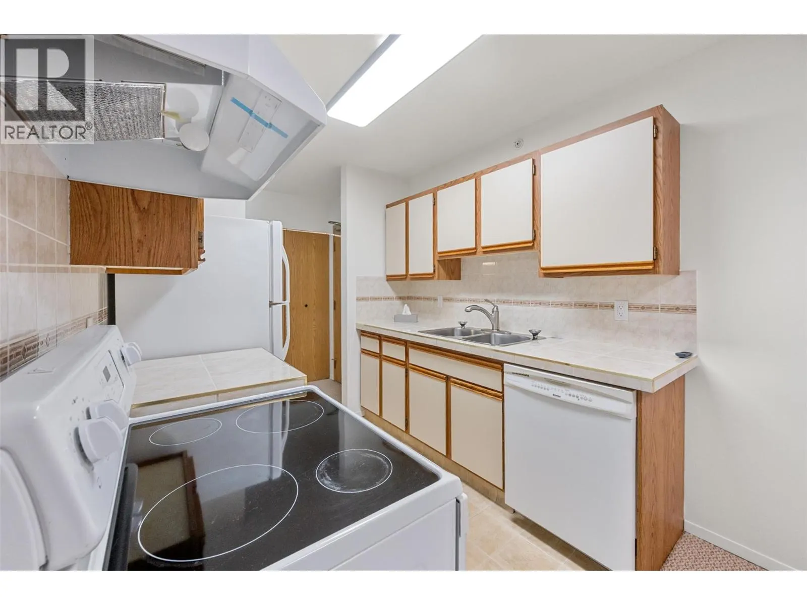 284 YORKTON Avenue Unit# 404