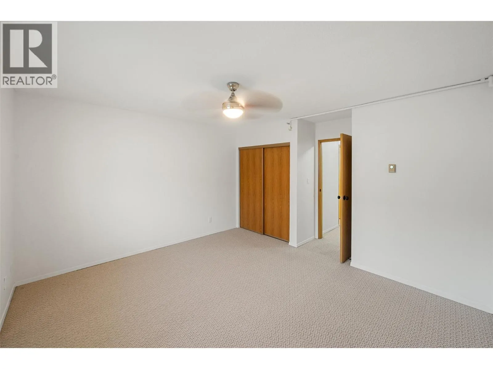 284 YORKTON Avenue Unit# 404