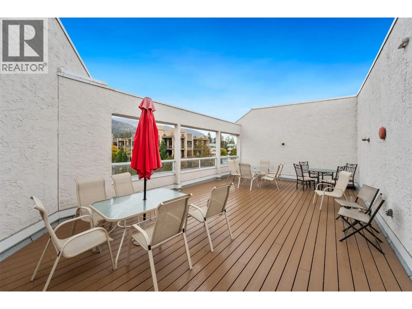 284 YORKTON Avenue Unit# 404