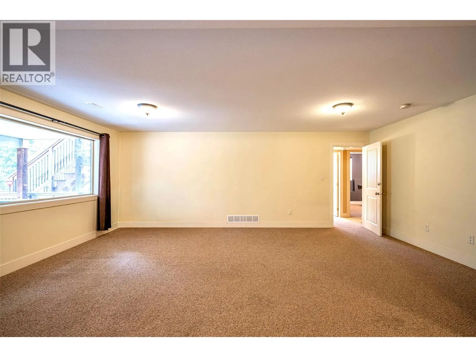 1701 Mountain View Avenue