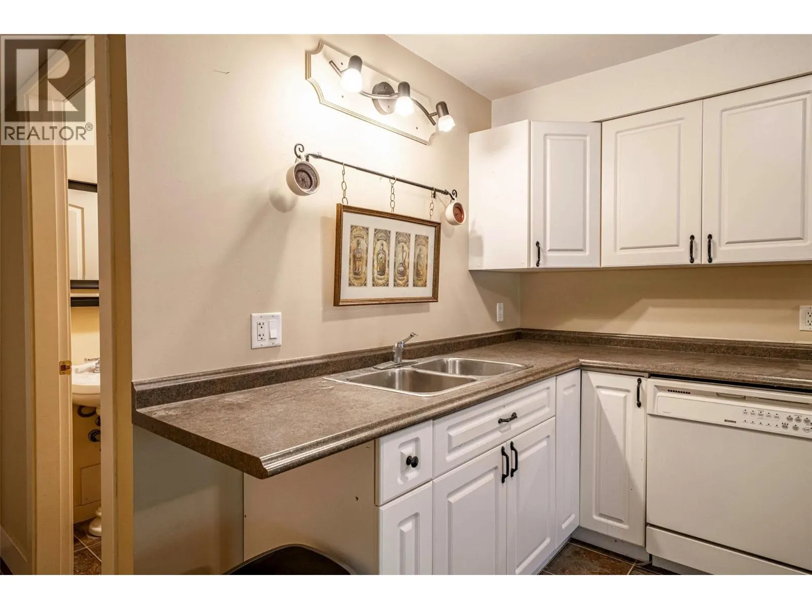 1701 Mountain View Avenue