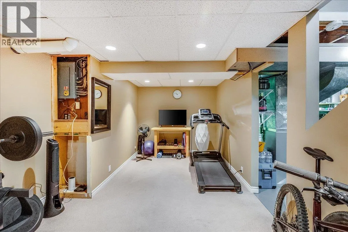 3395 Laurel Crescent