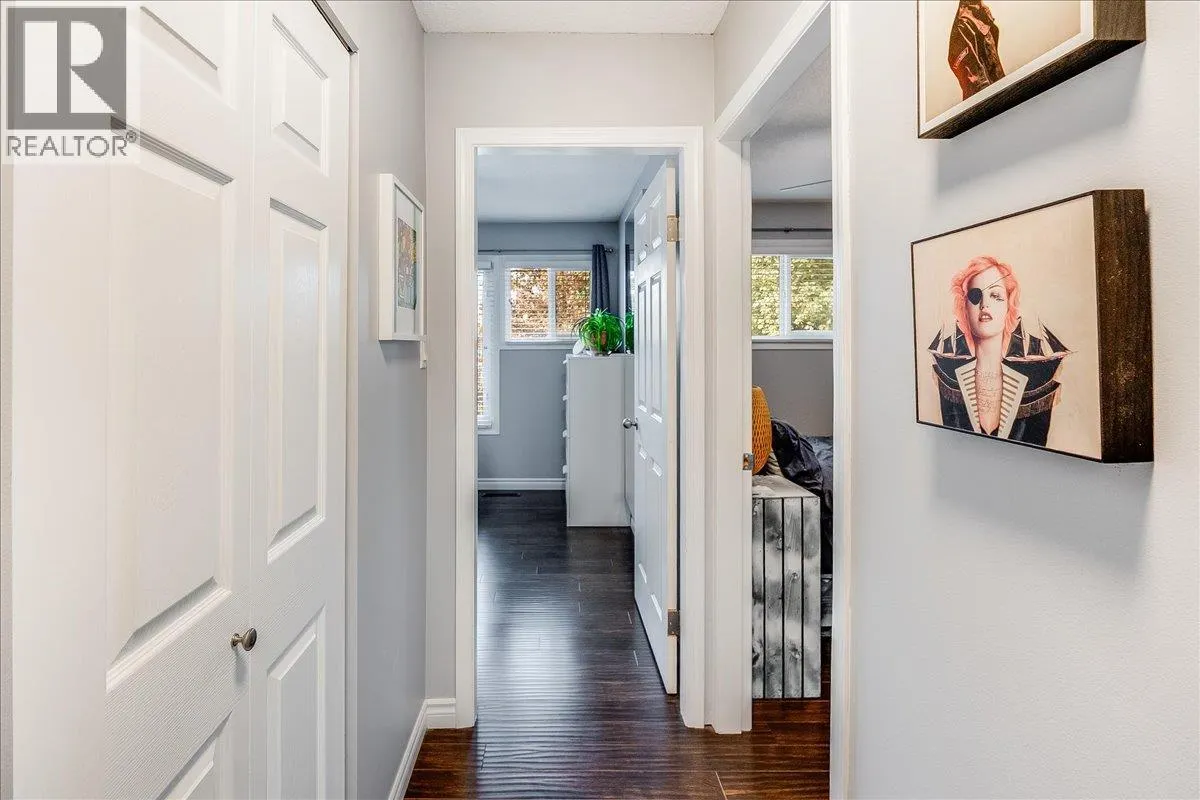 3395 Laurel Crescent