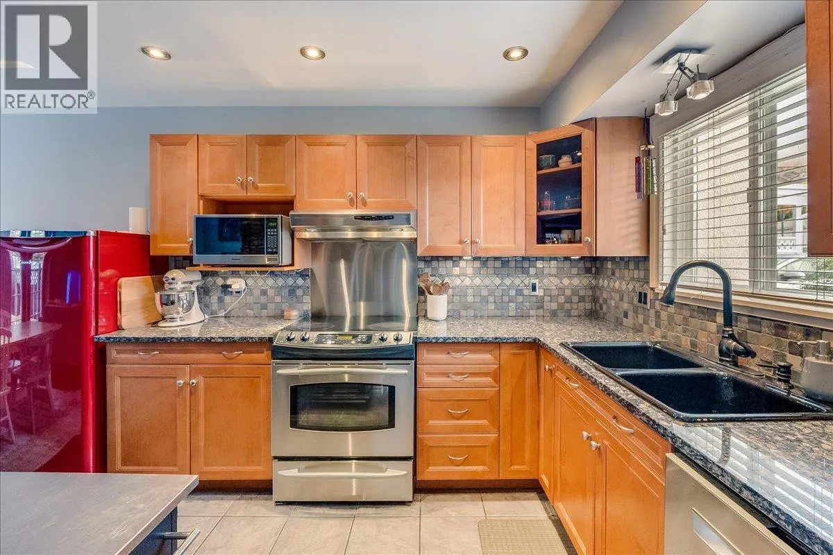3395 Laurel Crescent