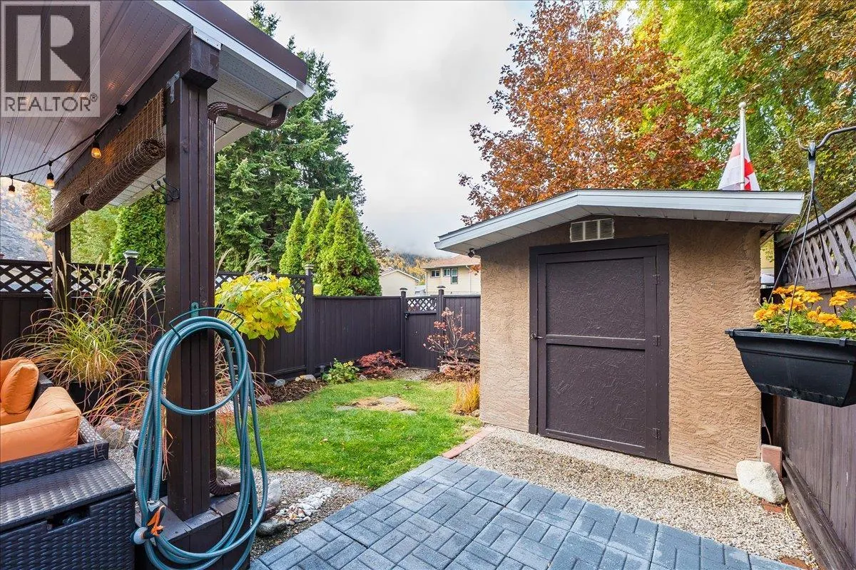 3395 Laurel Crescent