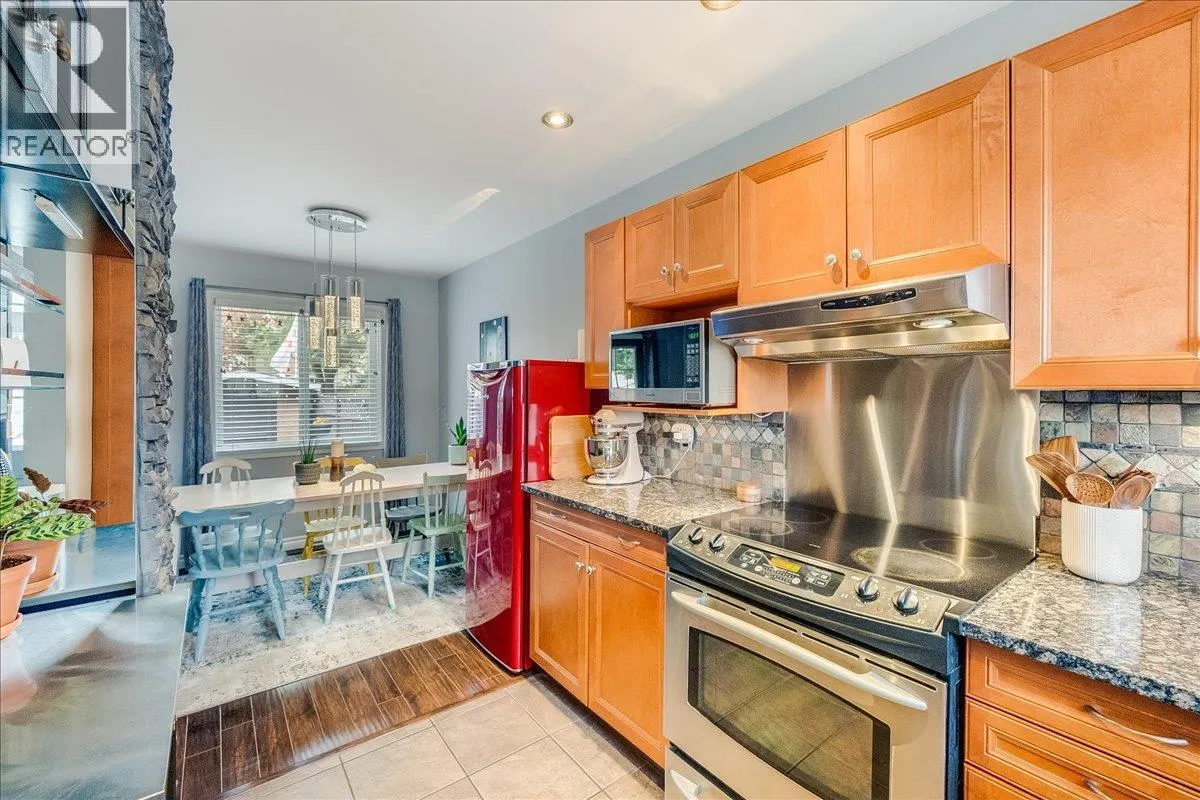 3395 Laurel Crescent