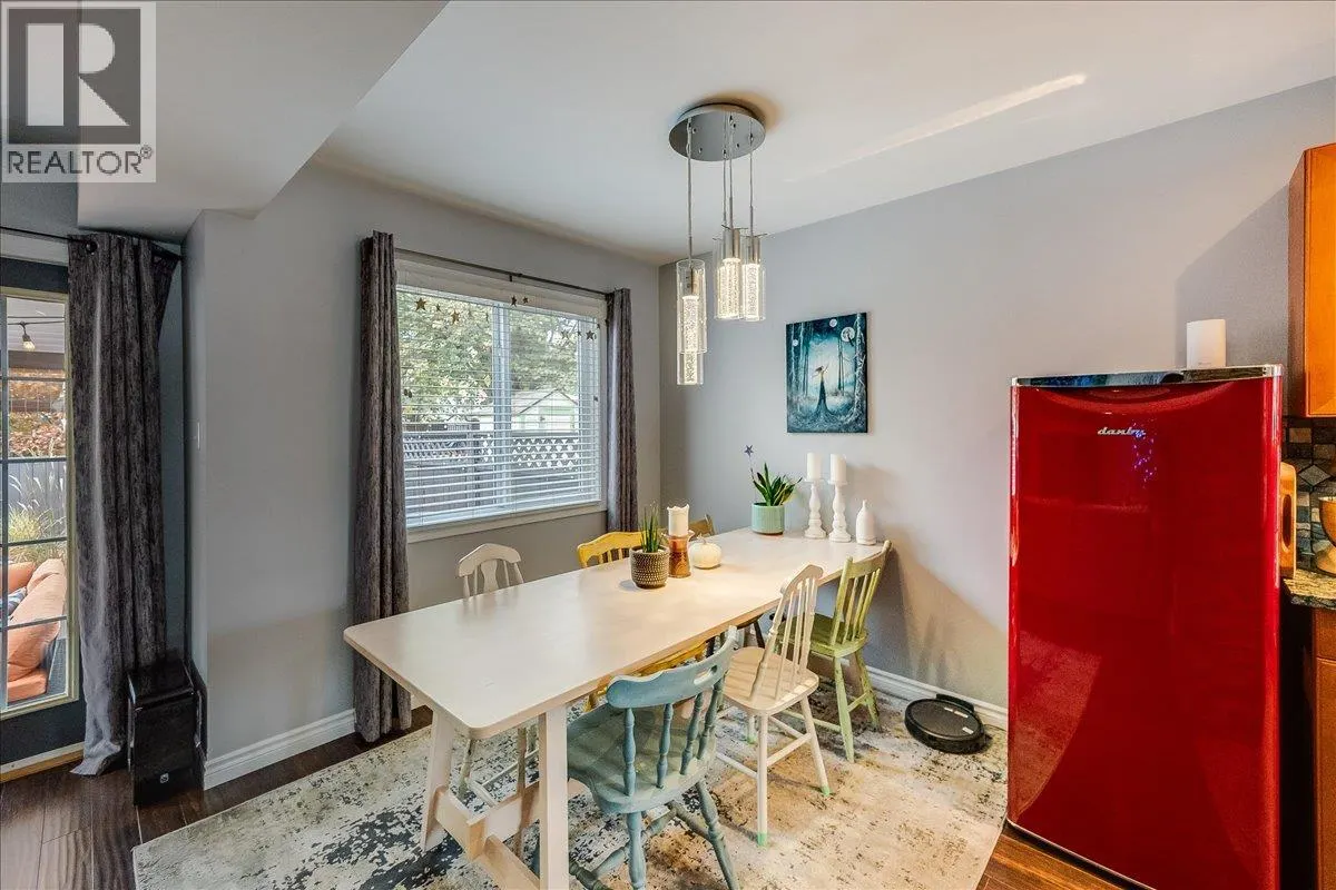 3395 Laurel Crescent