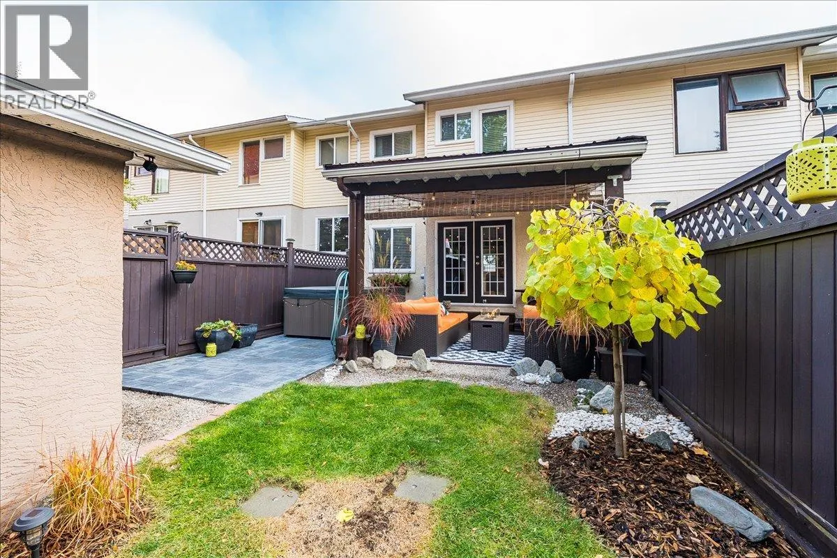 3395 Laurel Crescent