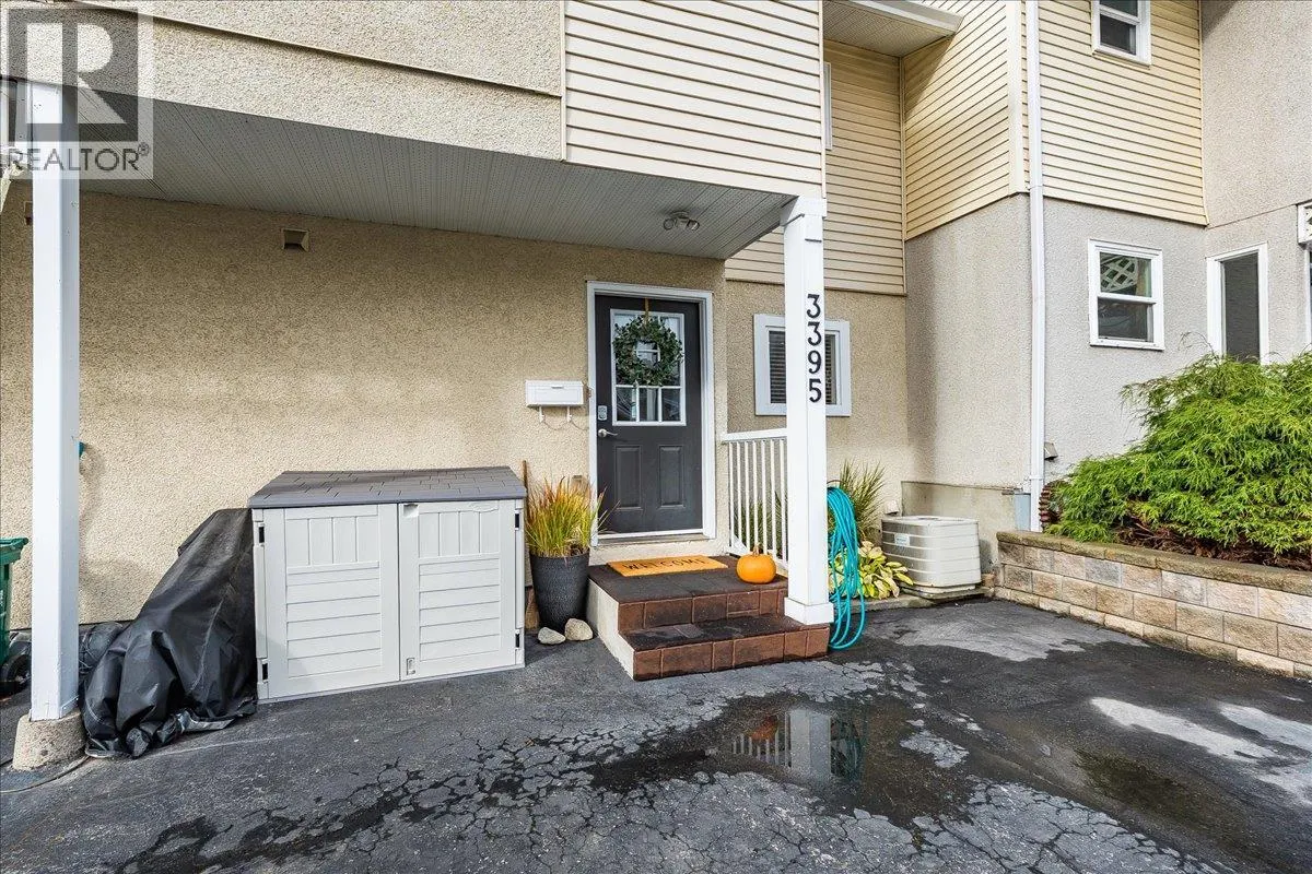 3395 Laurel Crescent