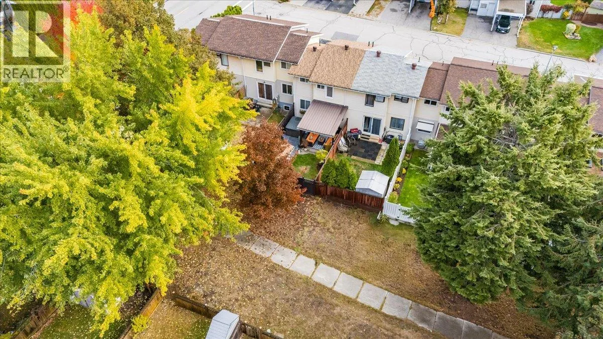 3395 Laurel Crescent