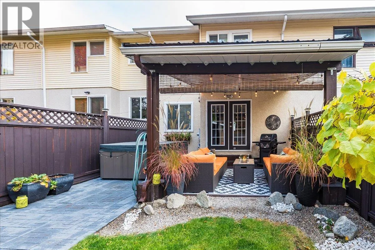 3395 Laurel Crescent