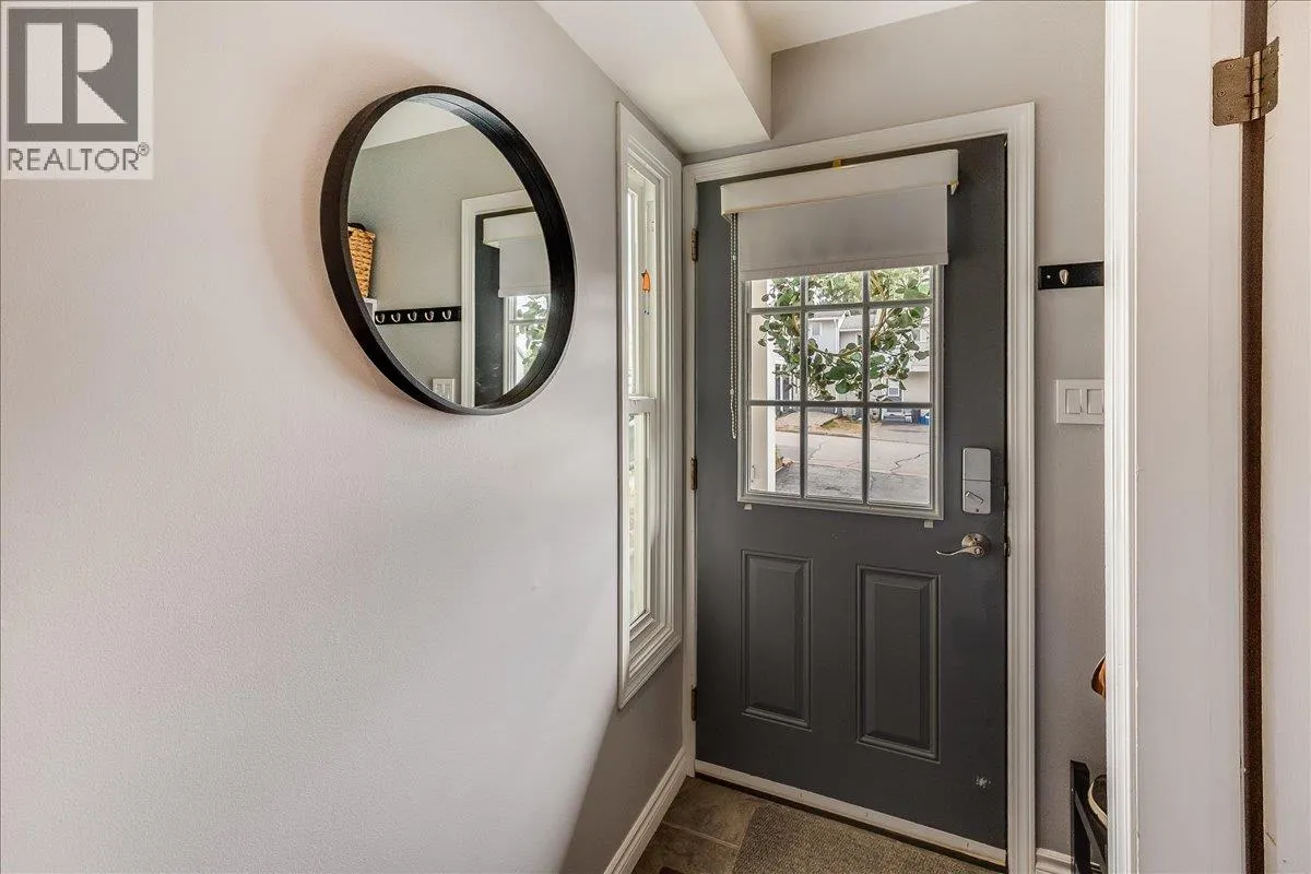 3395 Laurel Crescent