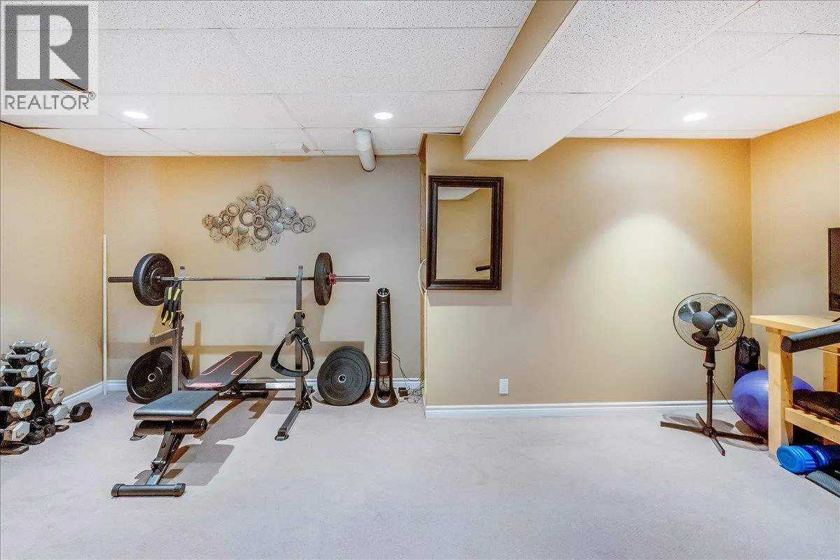 3395 Laurel Crescent