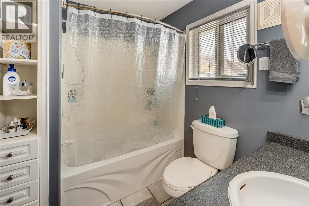 3395 Laurel Crescent