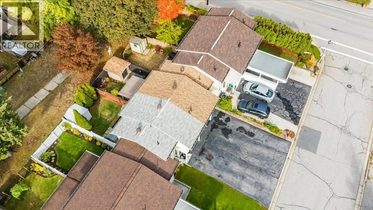 3395 Laurel Crescent