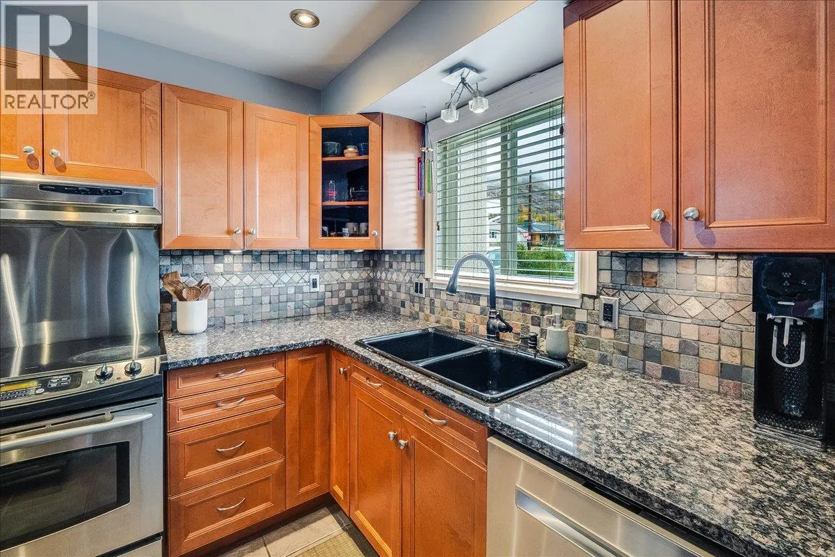 3395 Laurel Crescent
