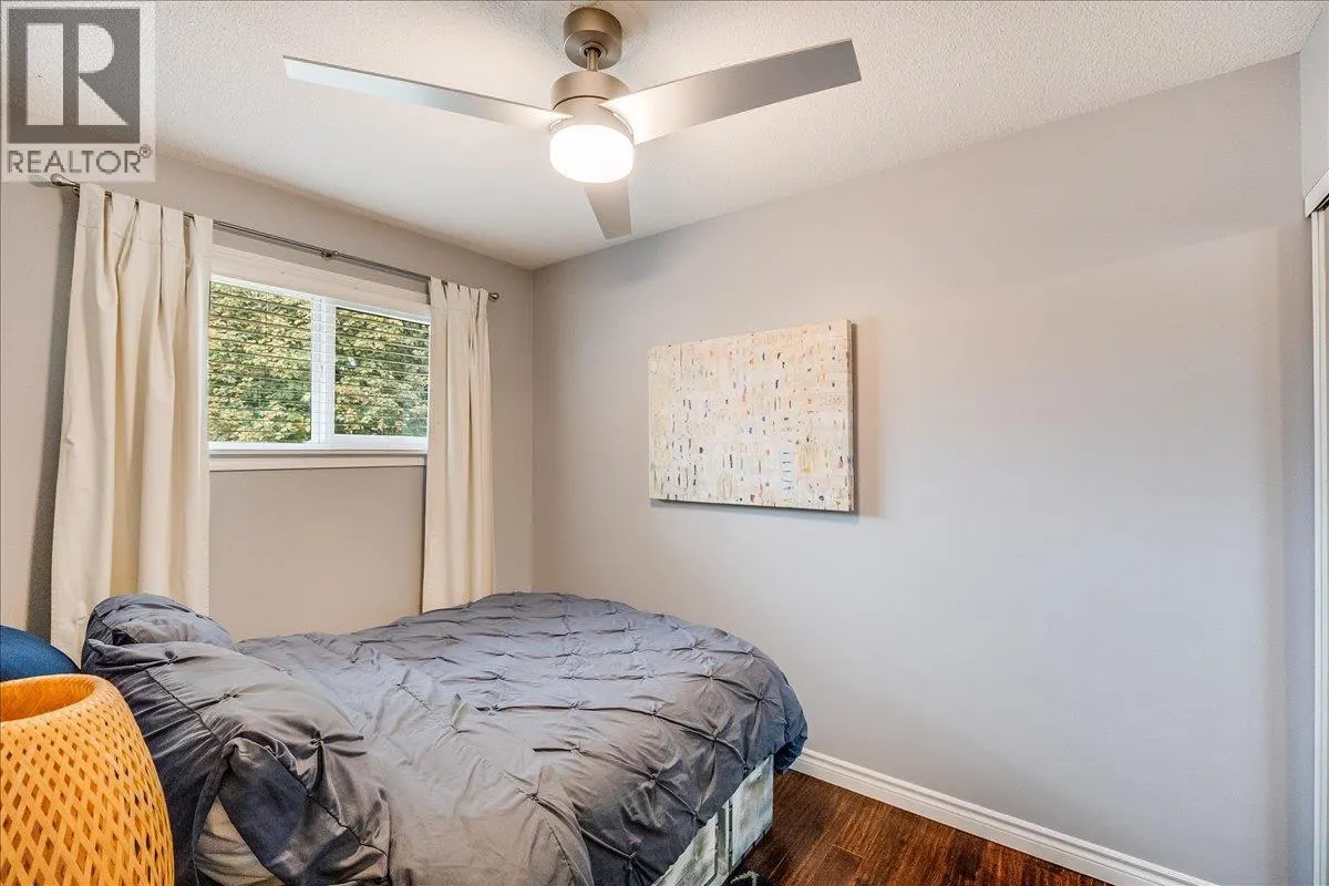 3395 Laurel Crescent