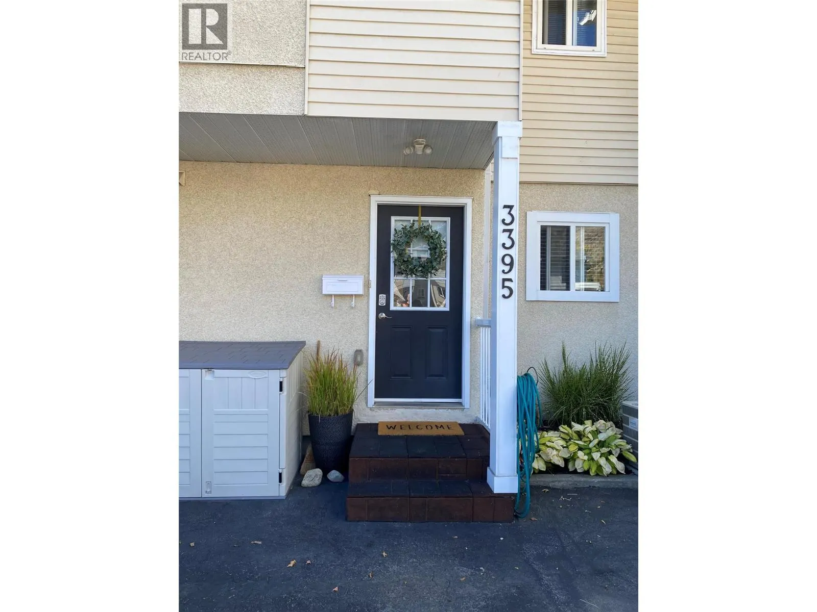 3395 Laurel Crescent