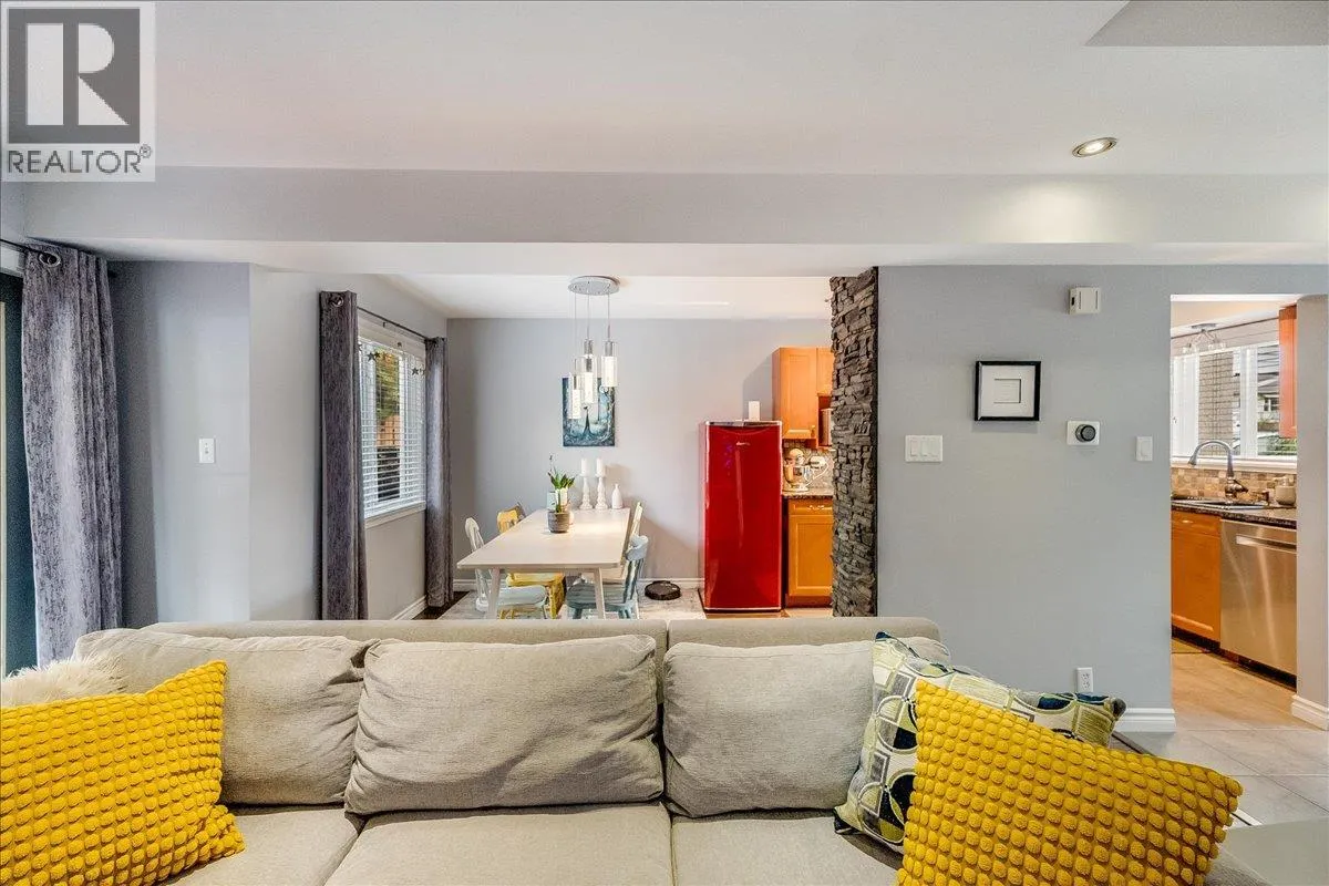 3395 Laurel Crescent