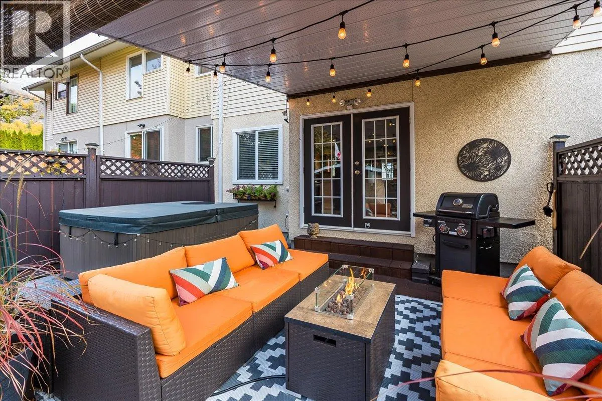3395 Laurel Crescent