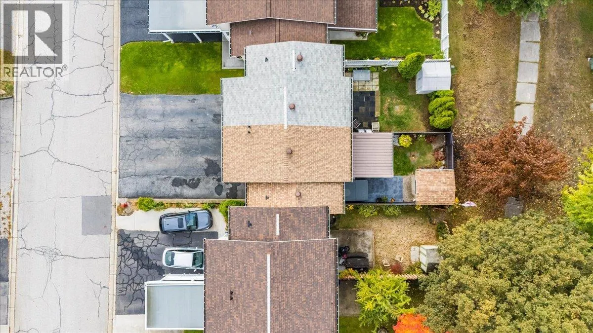 3395 Laurel Crescent