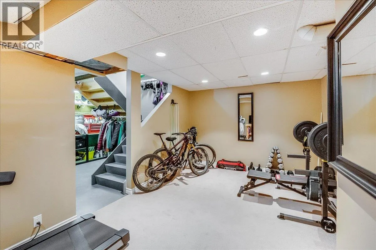3395 Laurel Crescent