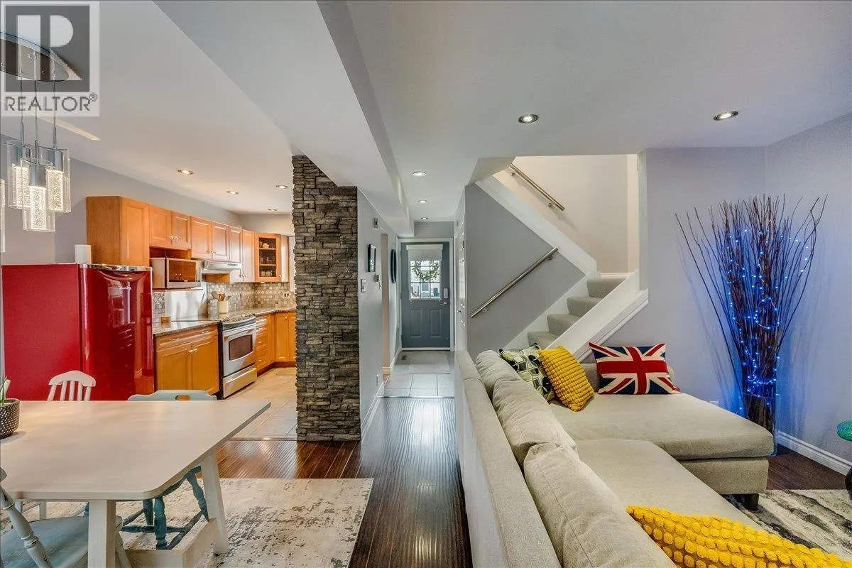 3395 Laurel Crescent