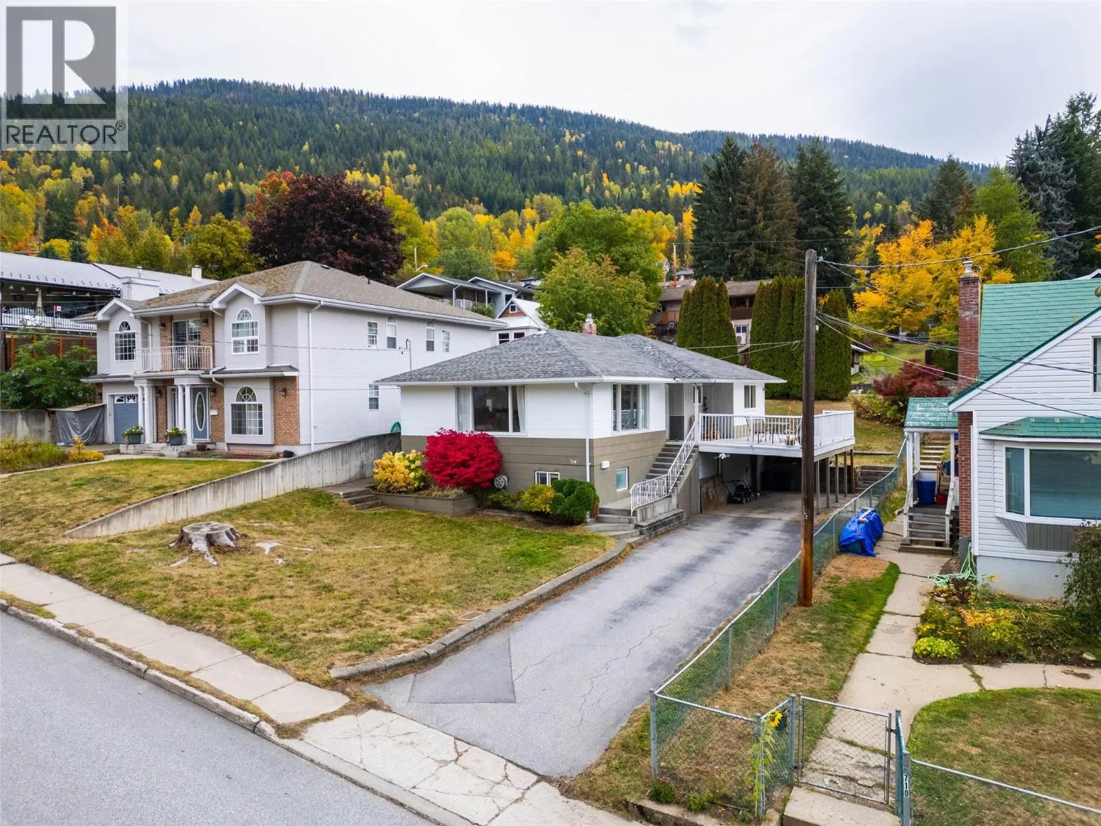 714 Robson Street