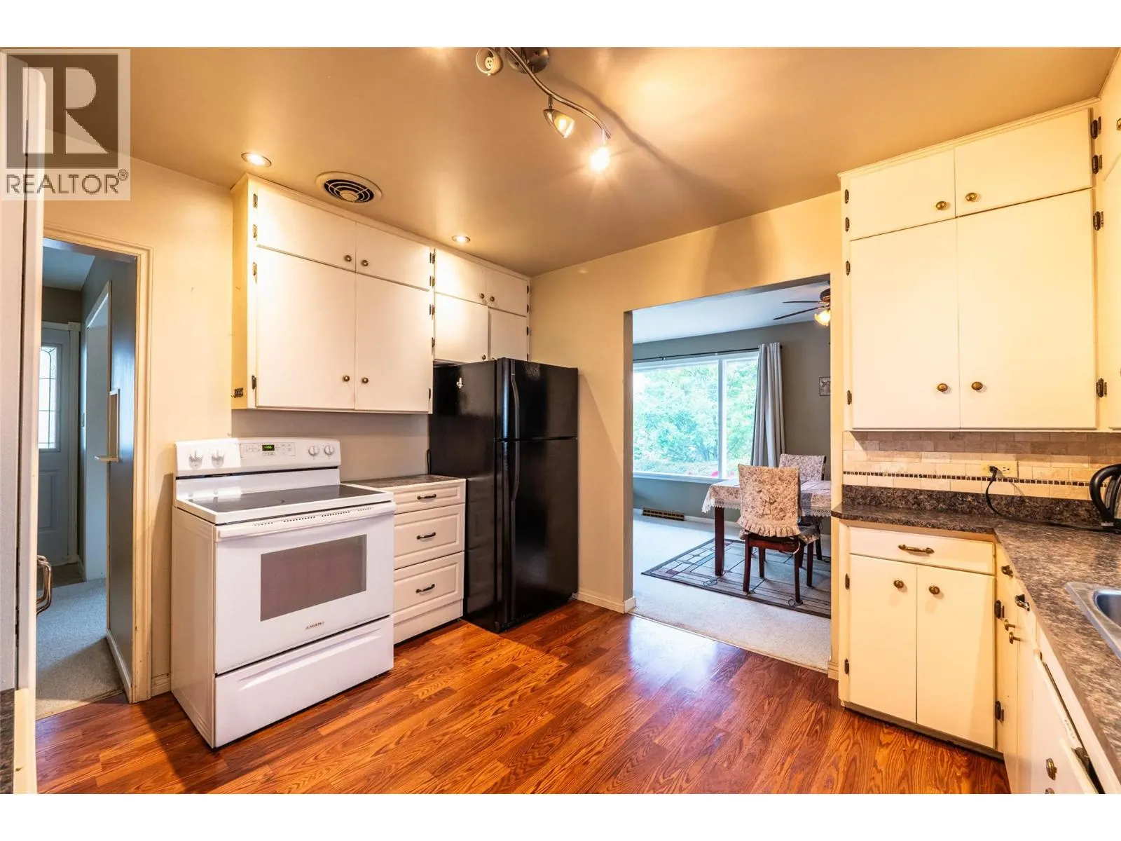 714 Robson Street