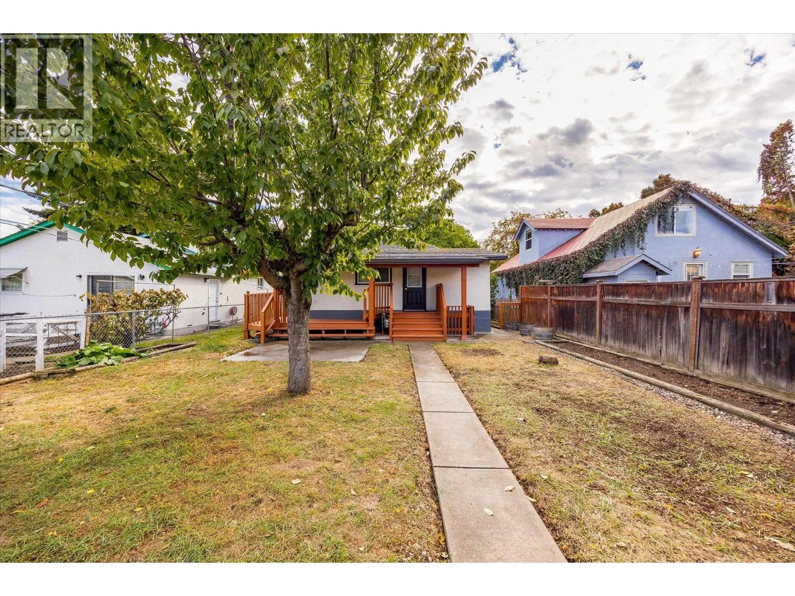 836 Cawston Avenue