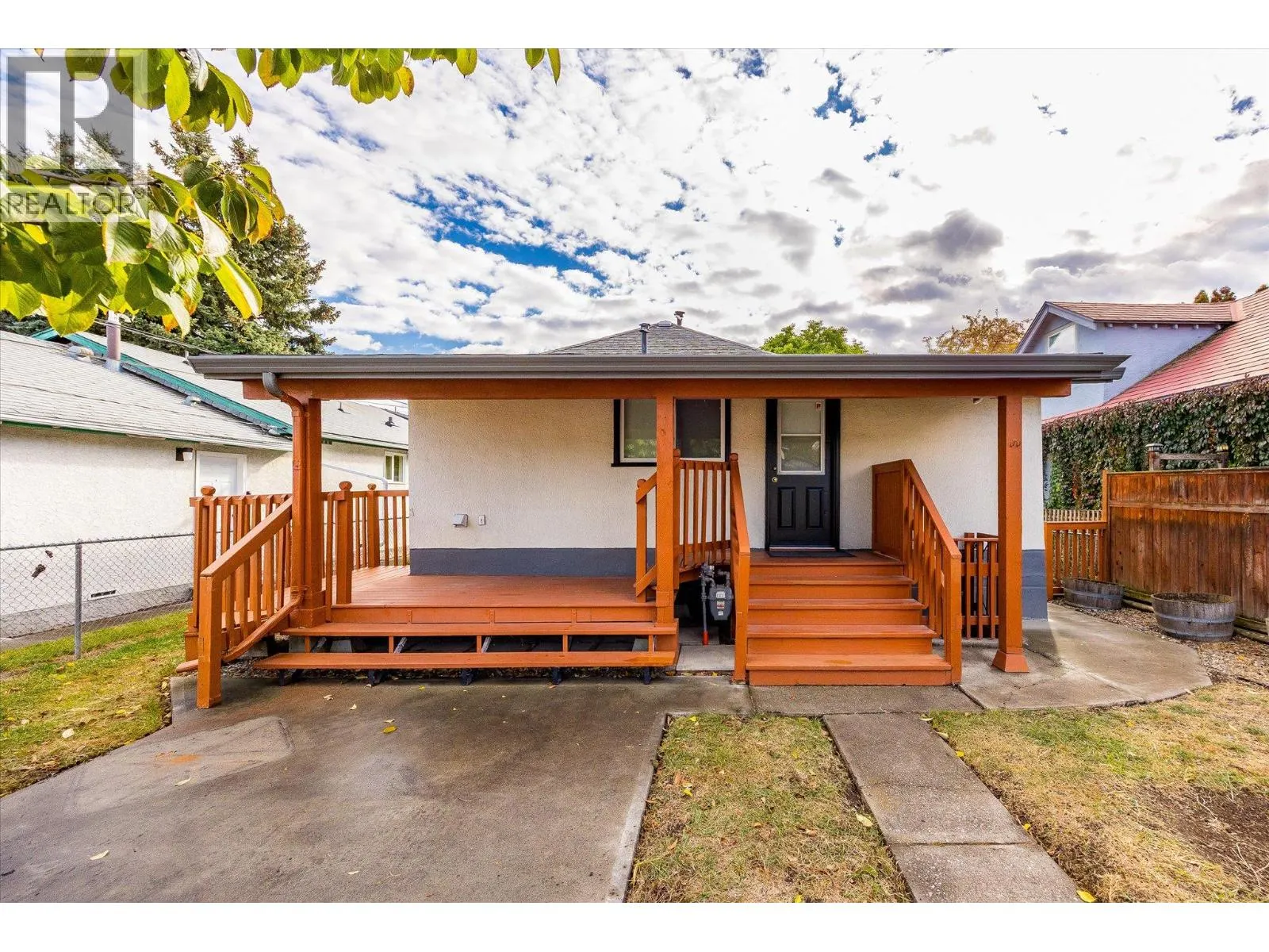 836 Cawston Avenue