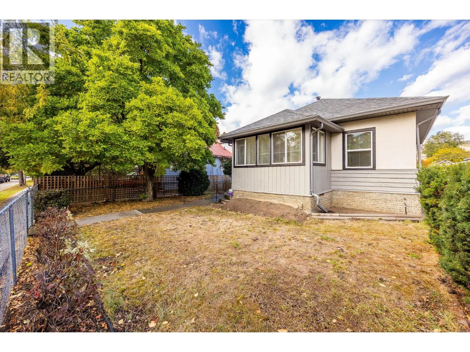 836 Cawston Avenue