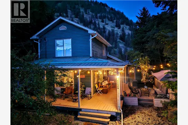 1134 Thompson Avenue