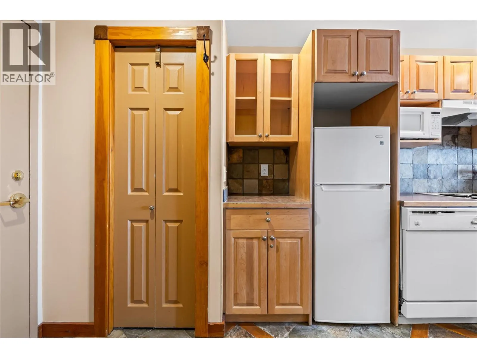 5275 Big White Road Unit# 304
