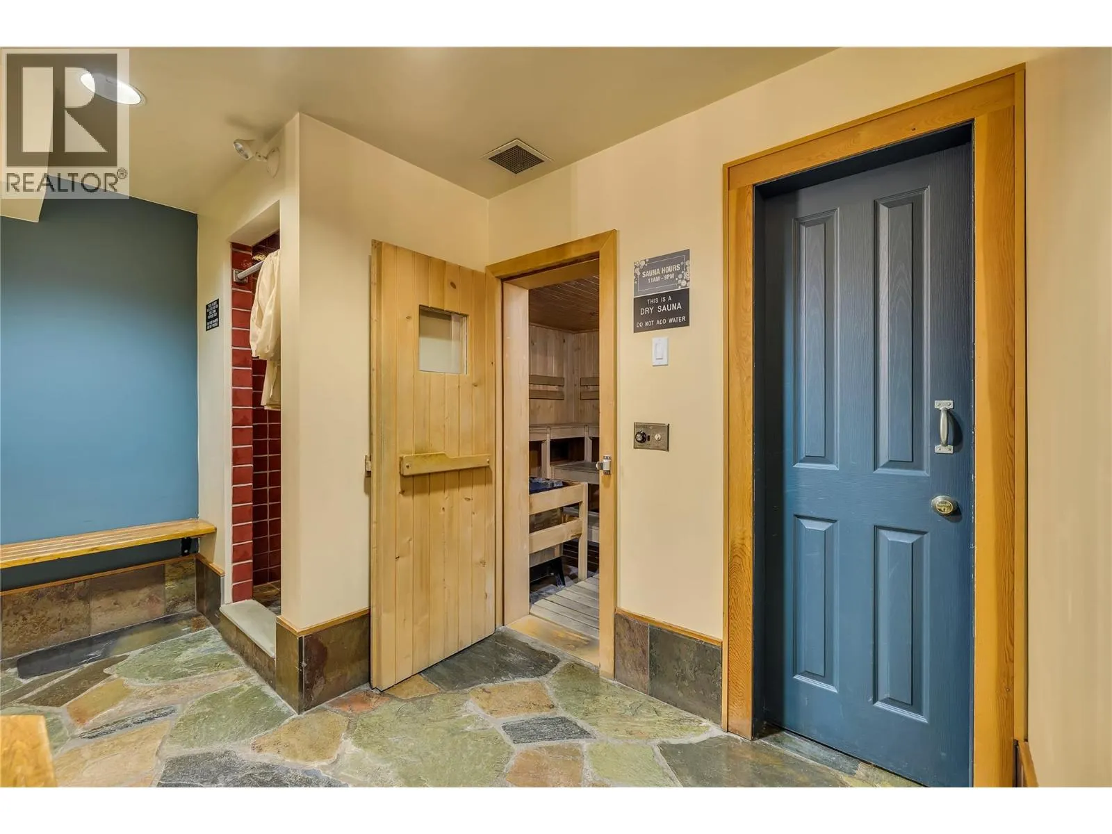5275 Big White Road Unit# 304