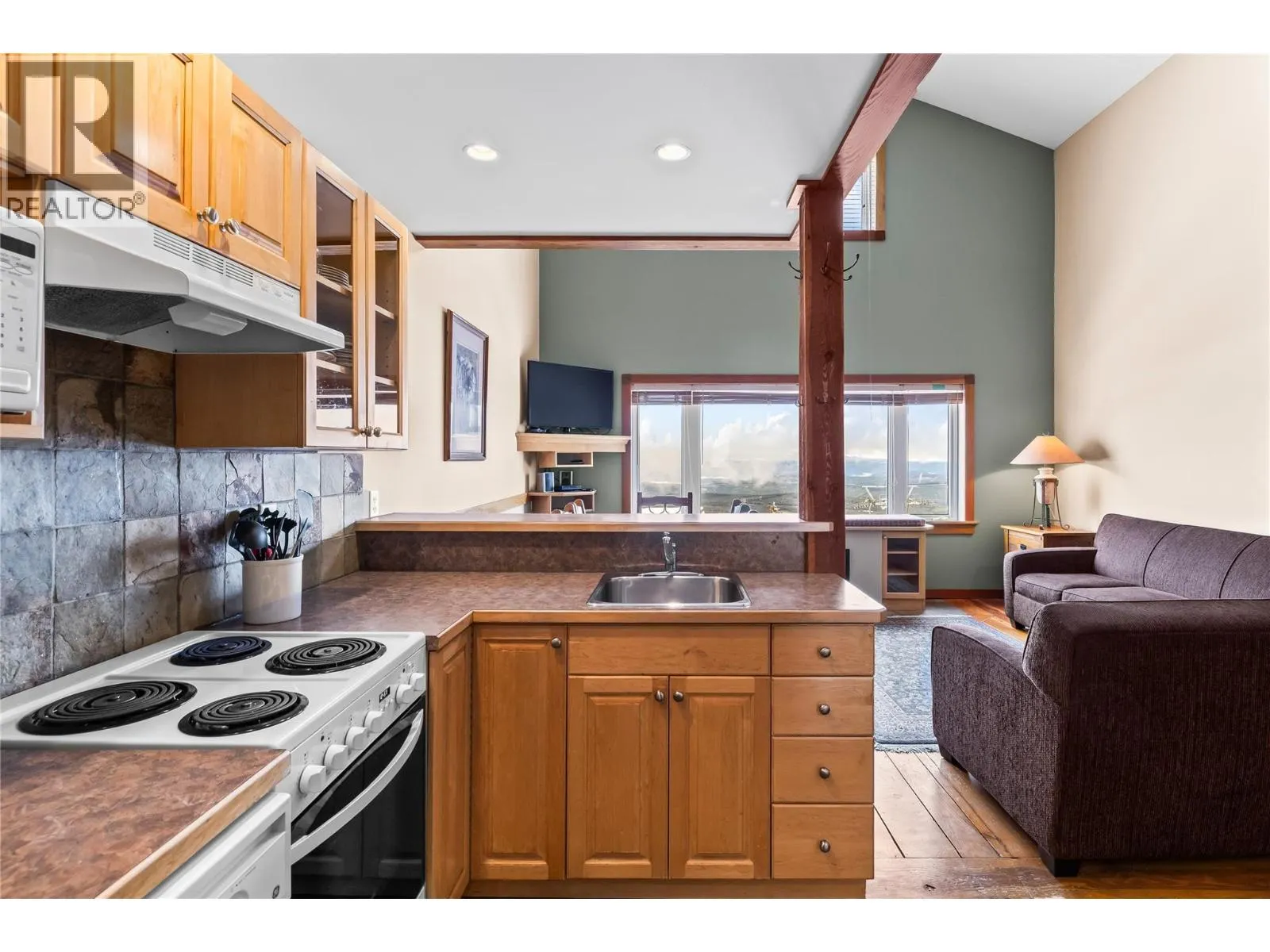 5275 Big White Road Unit# 304