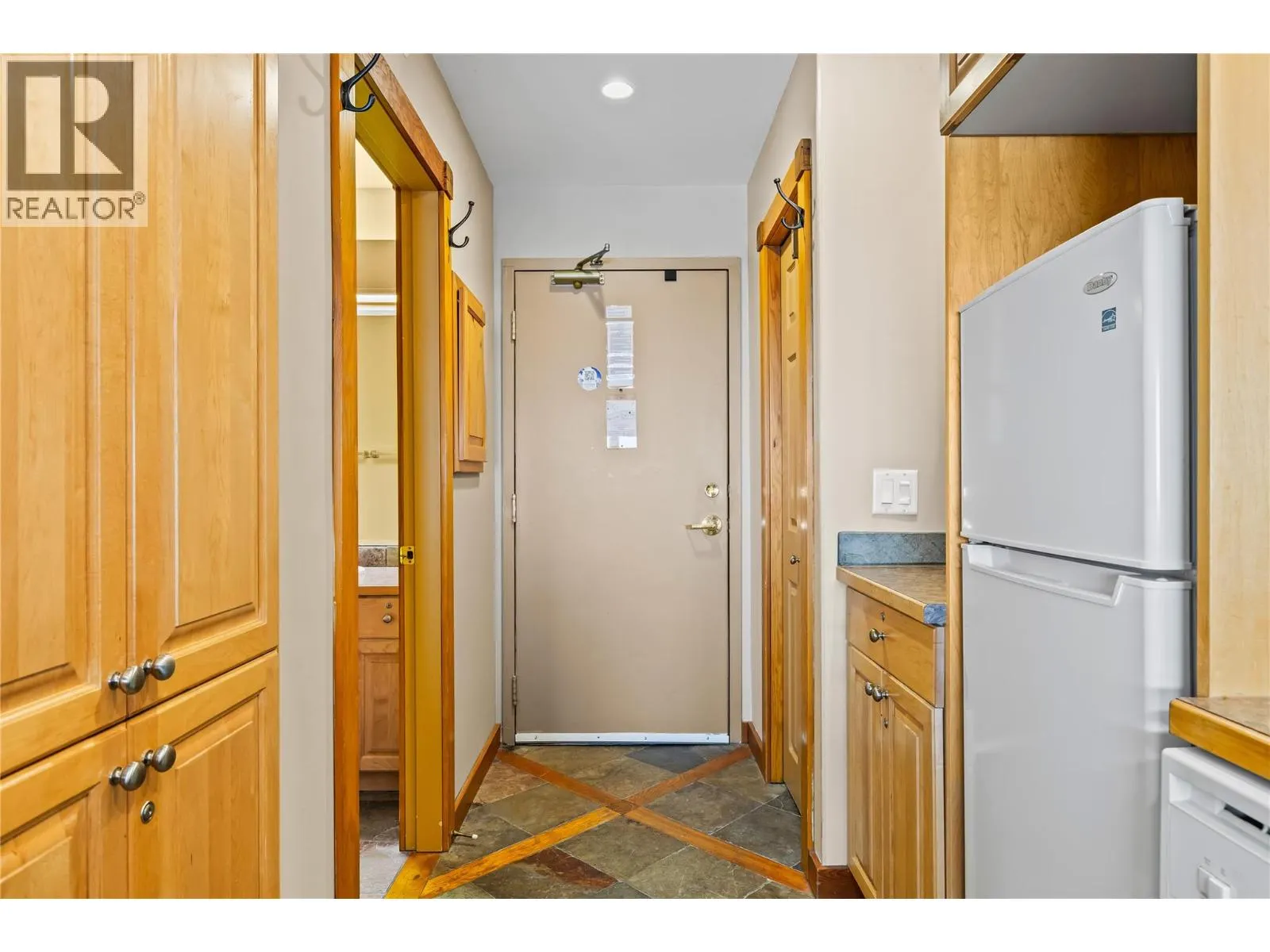 5275 Big White Road Unit# 304