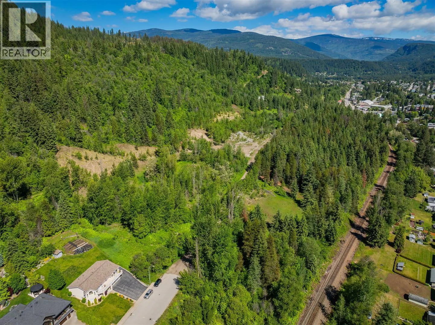 1402 Woodland Drive